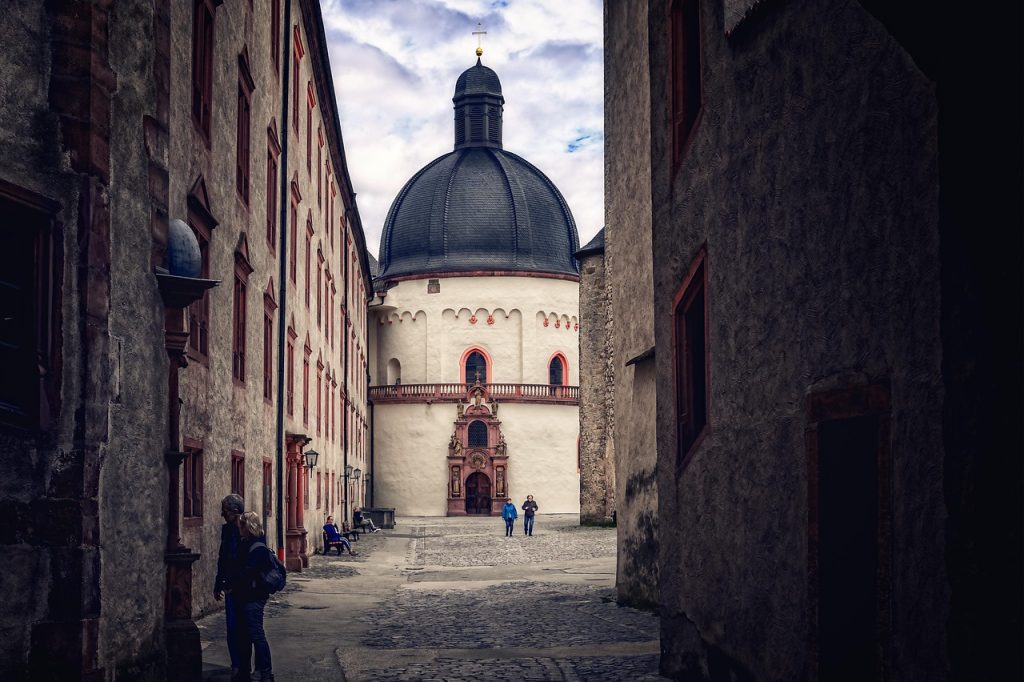 castelul corvinilor legenda