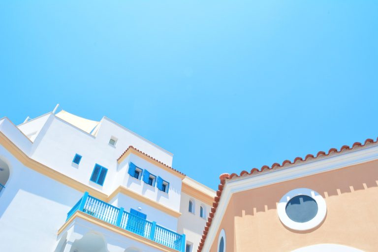 cat castiga un agent imobiliar