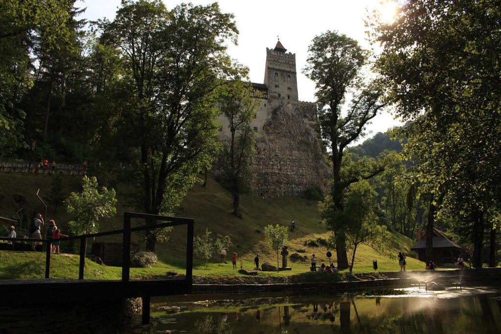 cine a construit castelul bran