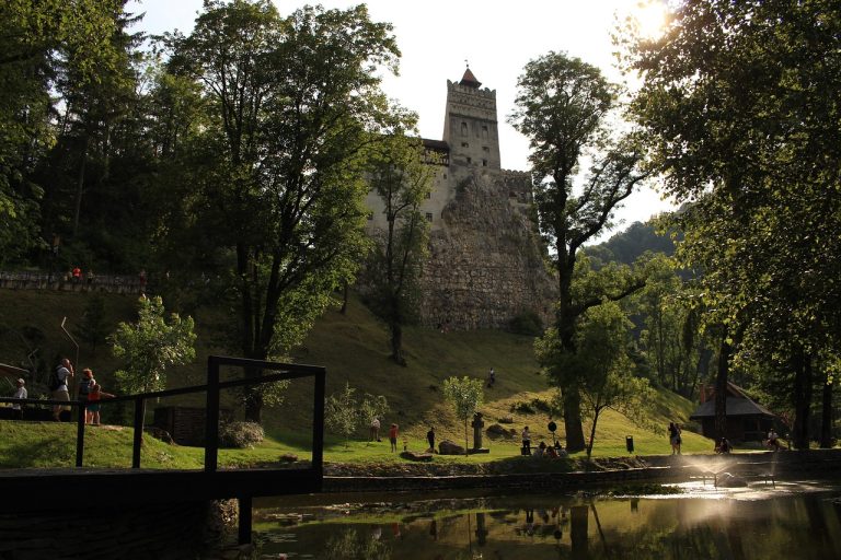cine a construit castelul bran